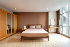181 Ekkamai Minimal Studio Apartment